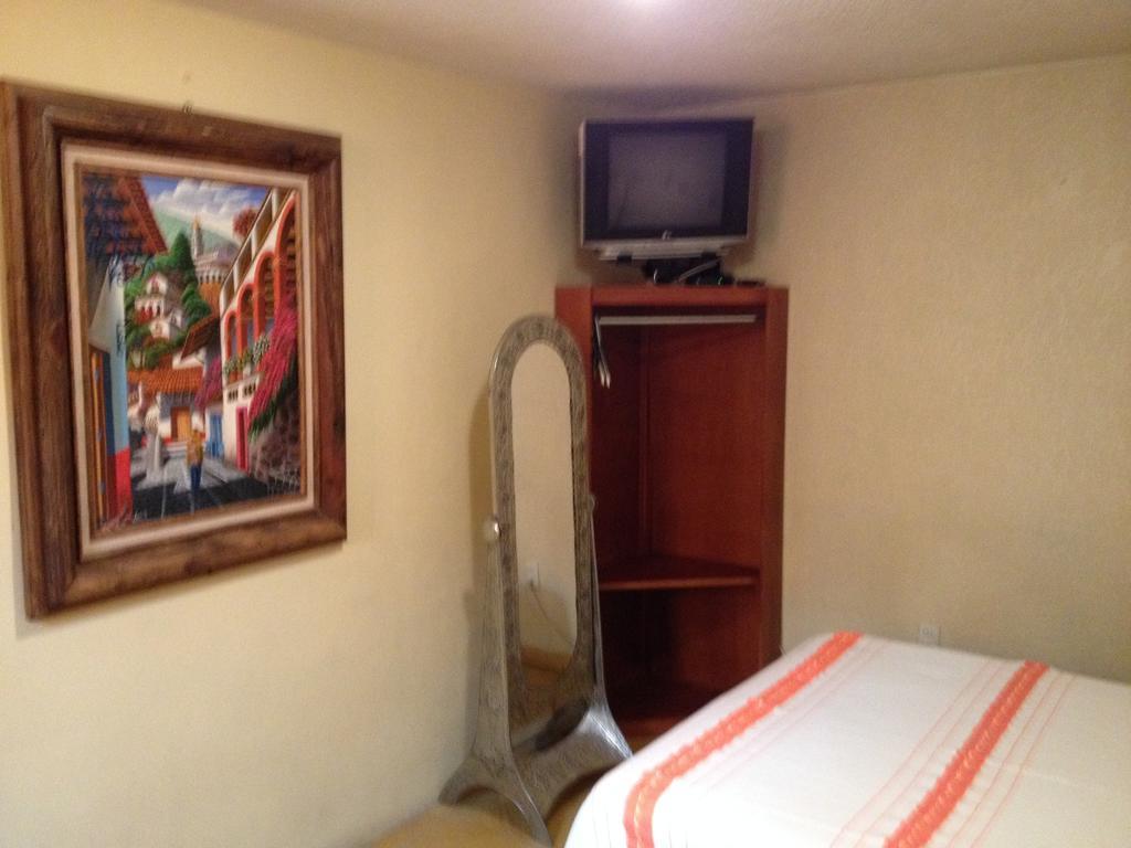Hostal Casa Castillo Morelia Extérieur photo