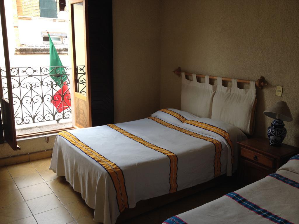 Hostal Casa Castillo Morelia Extérieur photo
